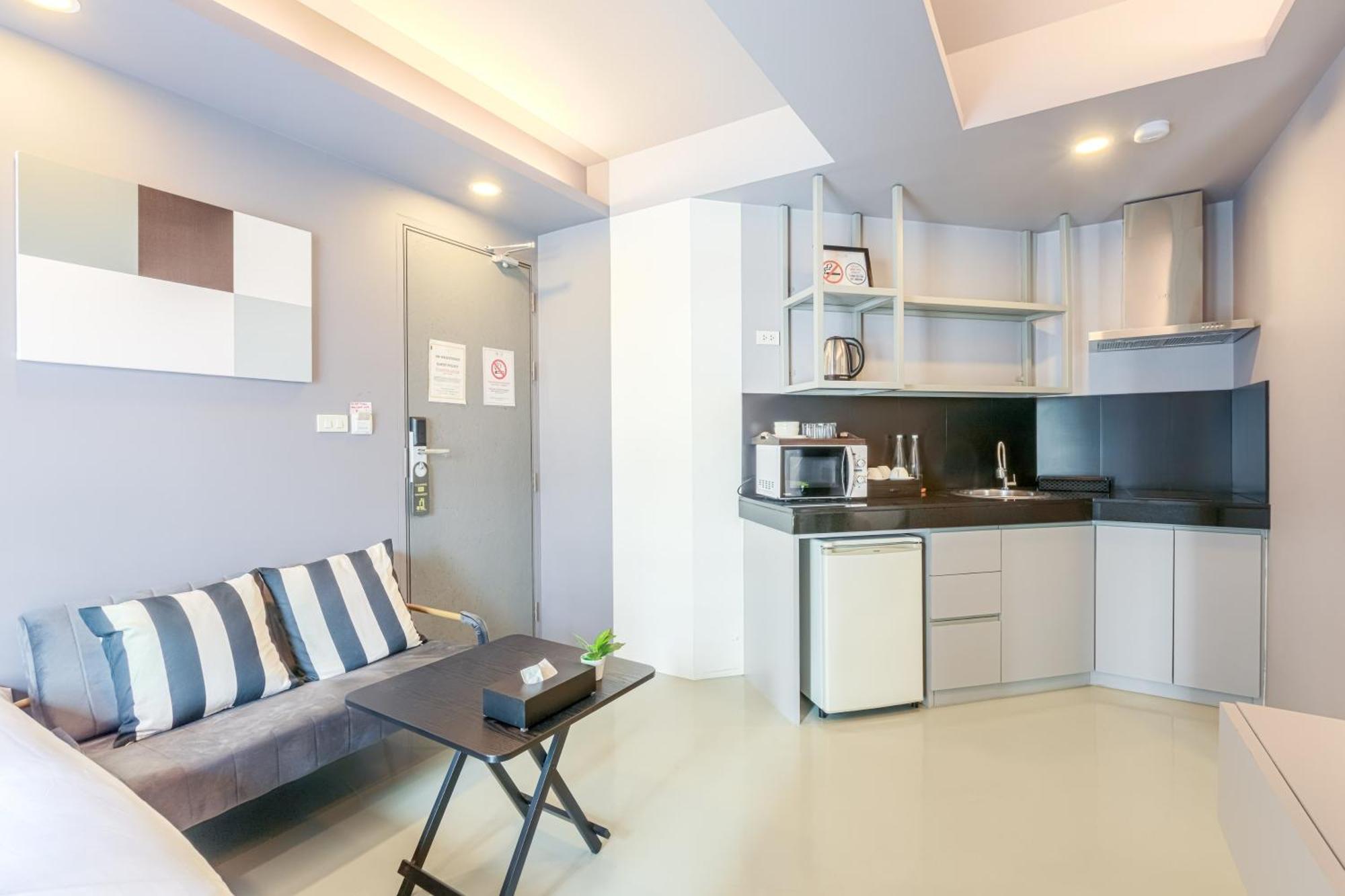 24 Hills Hotel Бангкок Экстерьер фото